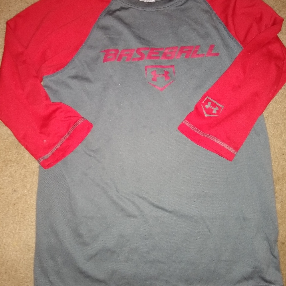 Boys baseball shirt.